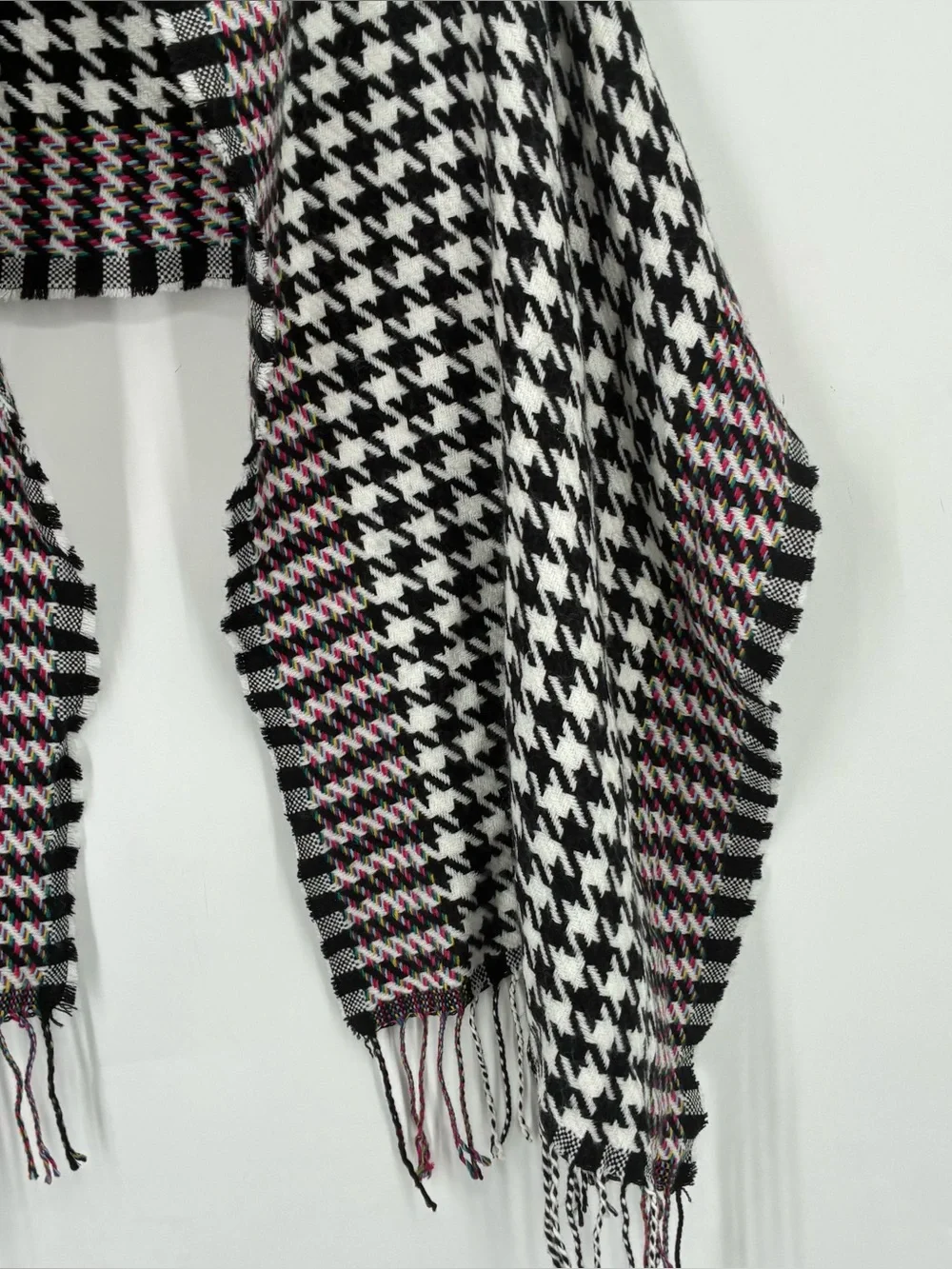 Chicos Houndstooth Fringe Shawl Scarf Cover Black White Colorful Lagenlook